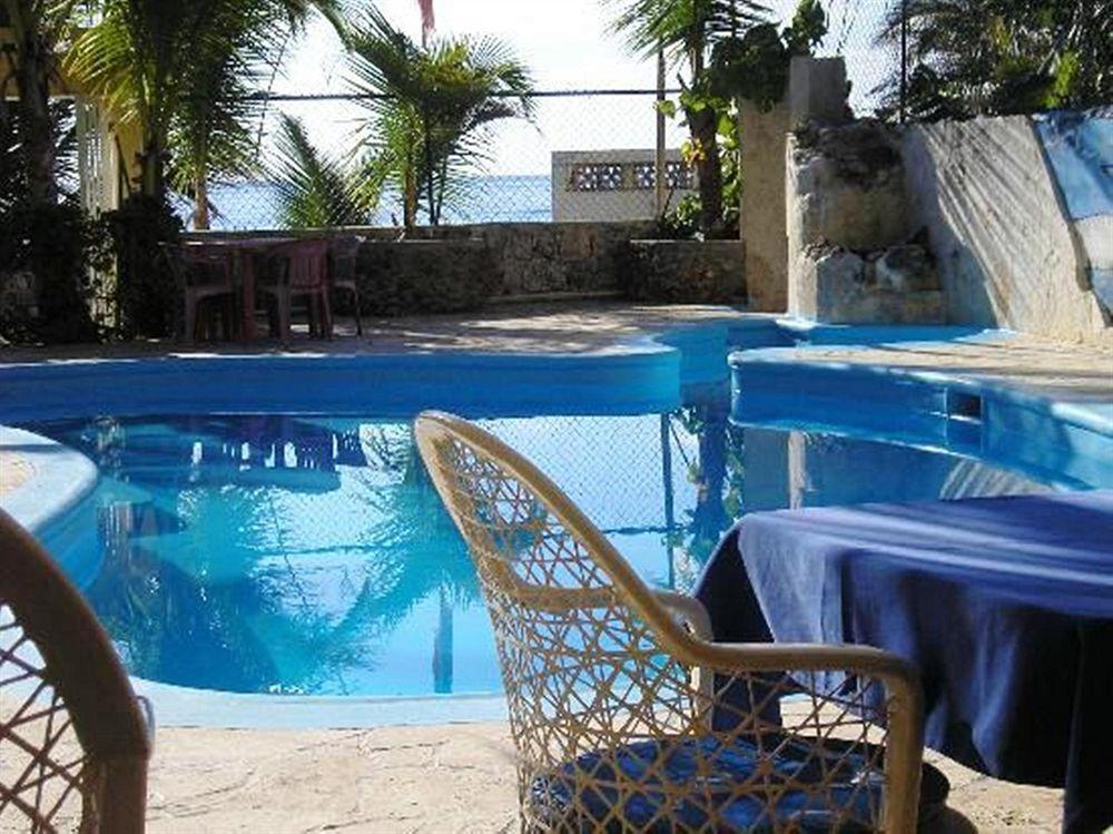 Hotel El Viejo Pirata Boca de Yuma エクステリア 写真