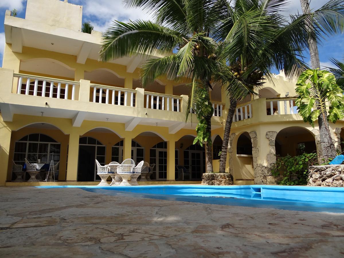 Hotel El Viejo Pirata Boca de Yuma エクステリア 写真