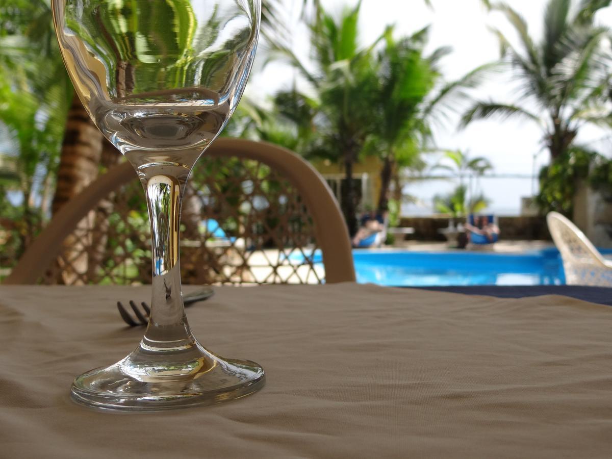 Hotel El Viejo Pirata Boca de Yuma エクステリア 写真