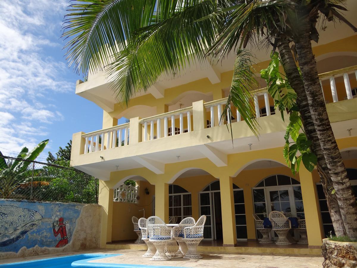 Hotel El Viejo Pirata Boca de Yuma エクステリア 写真