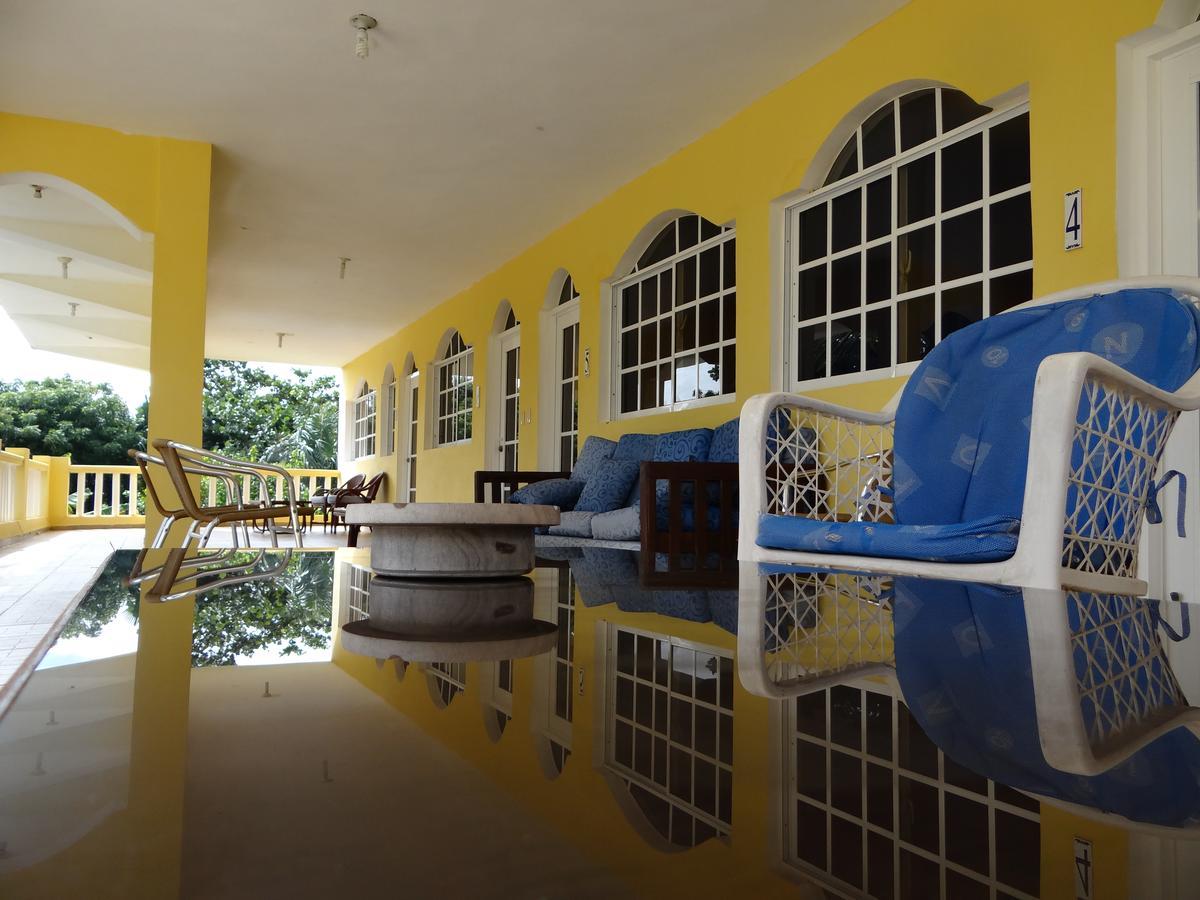 Hotel El Viejo Pirata Boca de Yuma エクステリア 写真