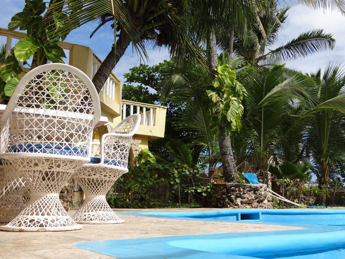 Hotel El Viejo Pirata Boca de Yuma エクステリア 写真