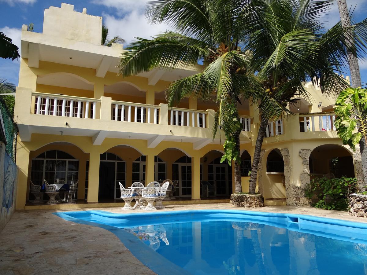 Hotel El Viejo Pirata Boca de Yuma エクステリア 写真
