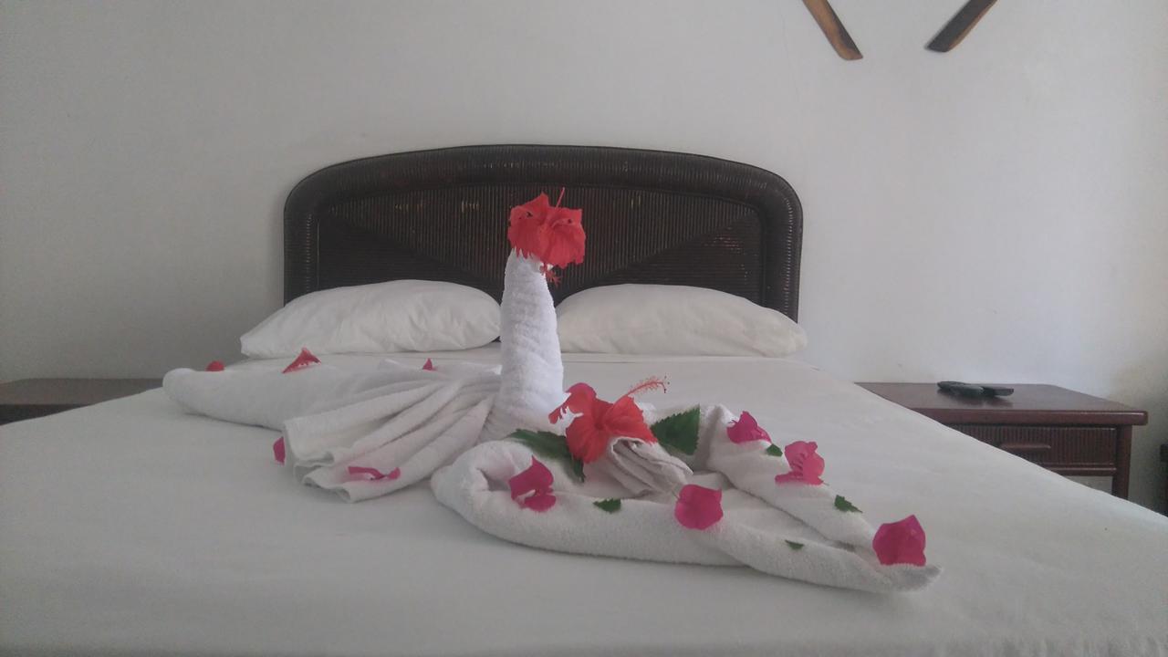 Hotel El Viejo Pirata Boca de Yuma エクステリア 写真