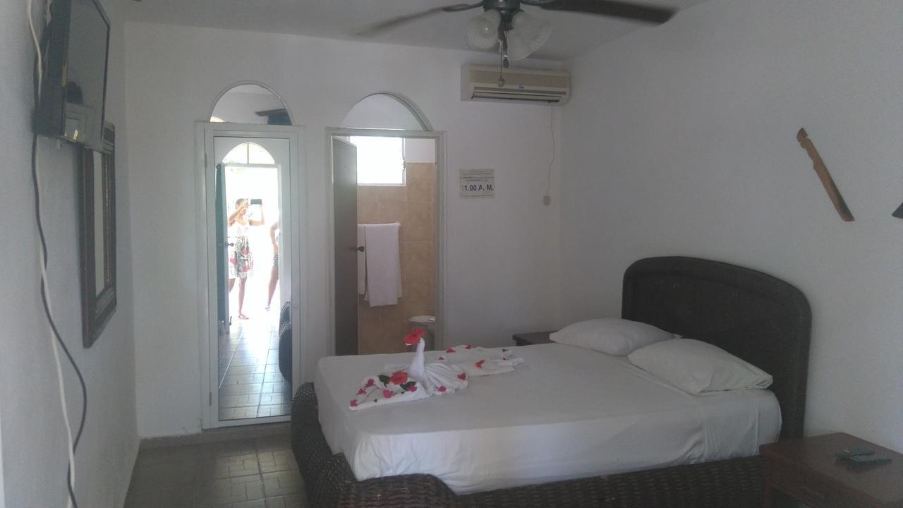 Hotel El Viejo Pirata Boca de Yuma エクステリア 写真