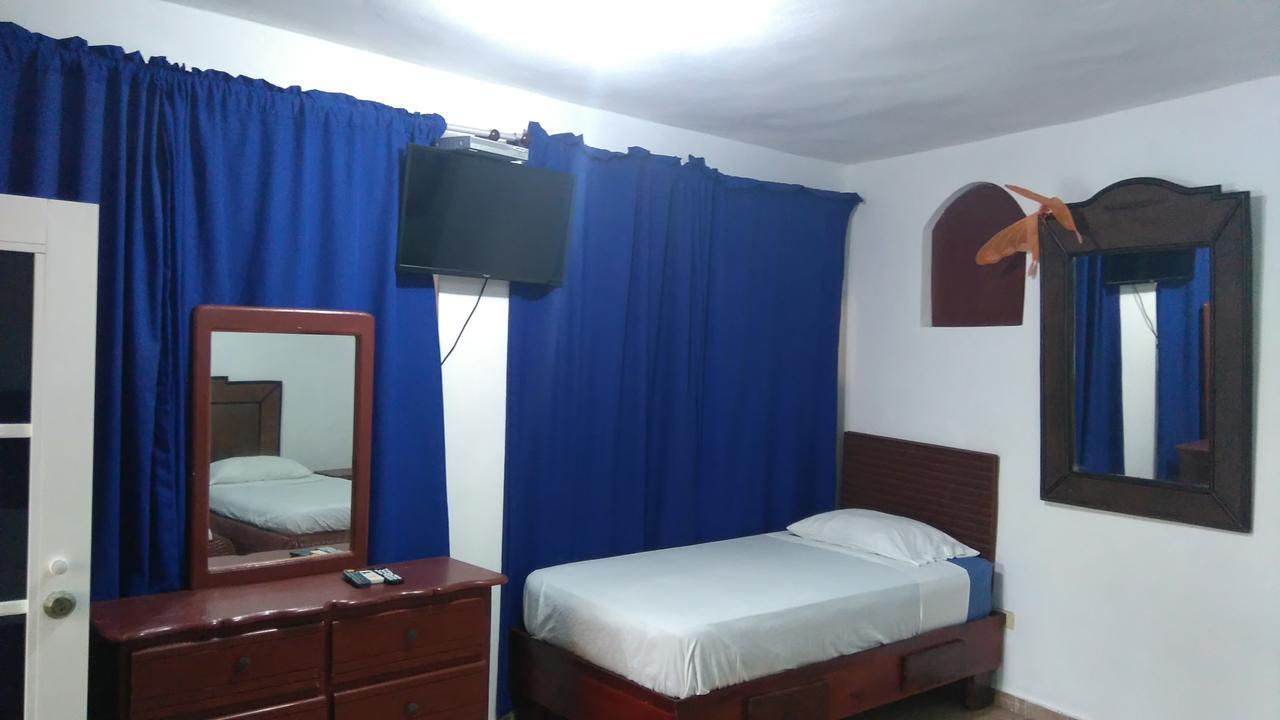 Hotel El Viejo Pirata Boca de Yuma エクステリア 写真
