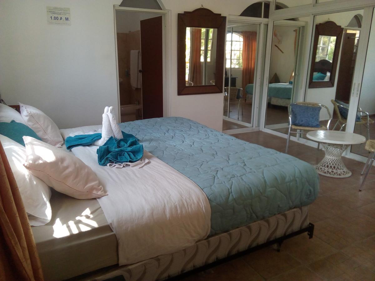 Hotel El Viejo Pirata Boca de Yuma エクステリア 写真
