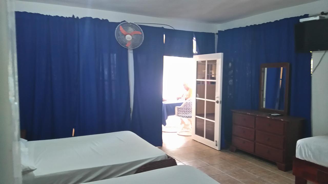 Hotel El Viejo Pirata Boca de Yuma エクステリア 写真