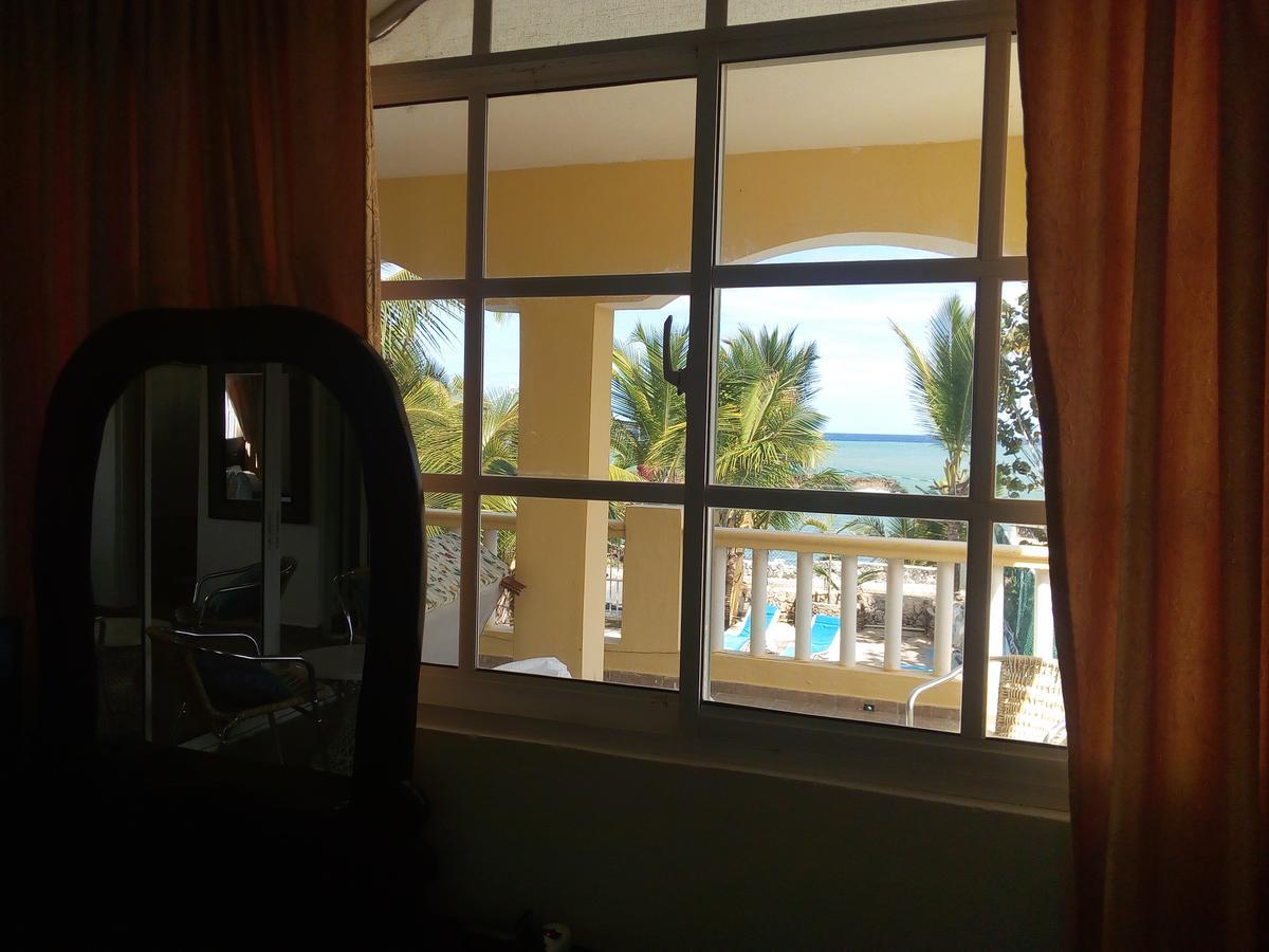 Hotel El Viejo Pirata Boca de Yuma エクステリア 写真