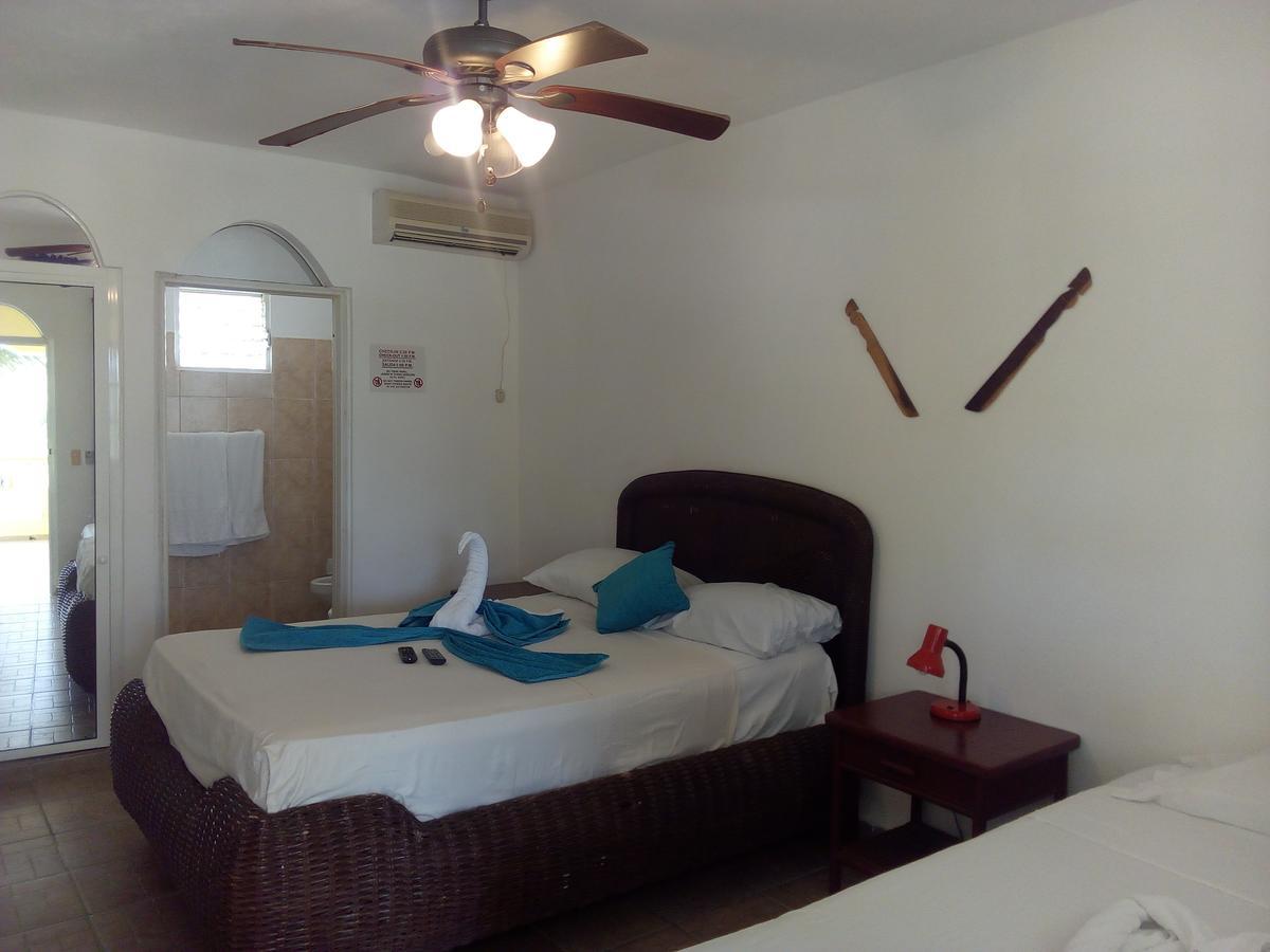 Hotel El Viejo Pirata Boca de Yuma エクステリア 写真