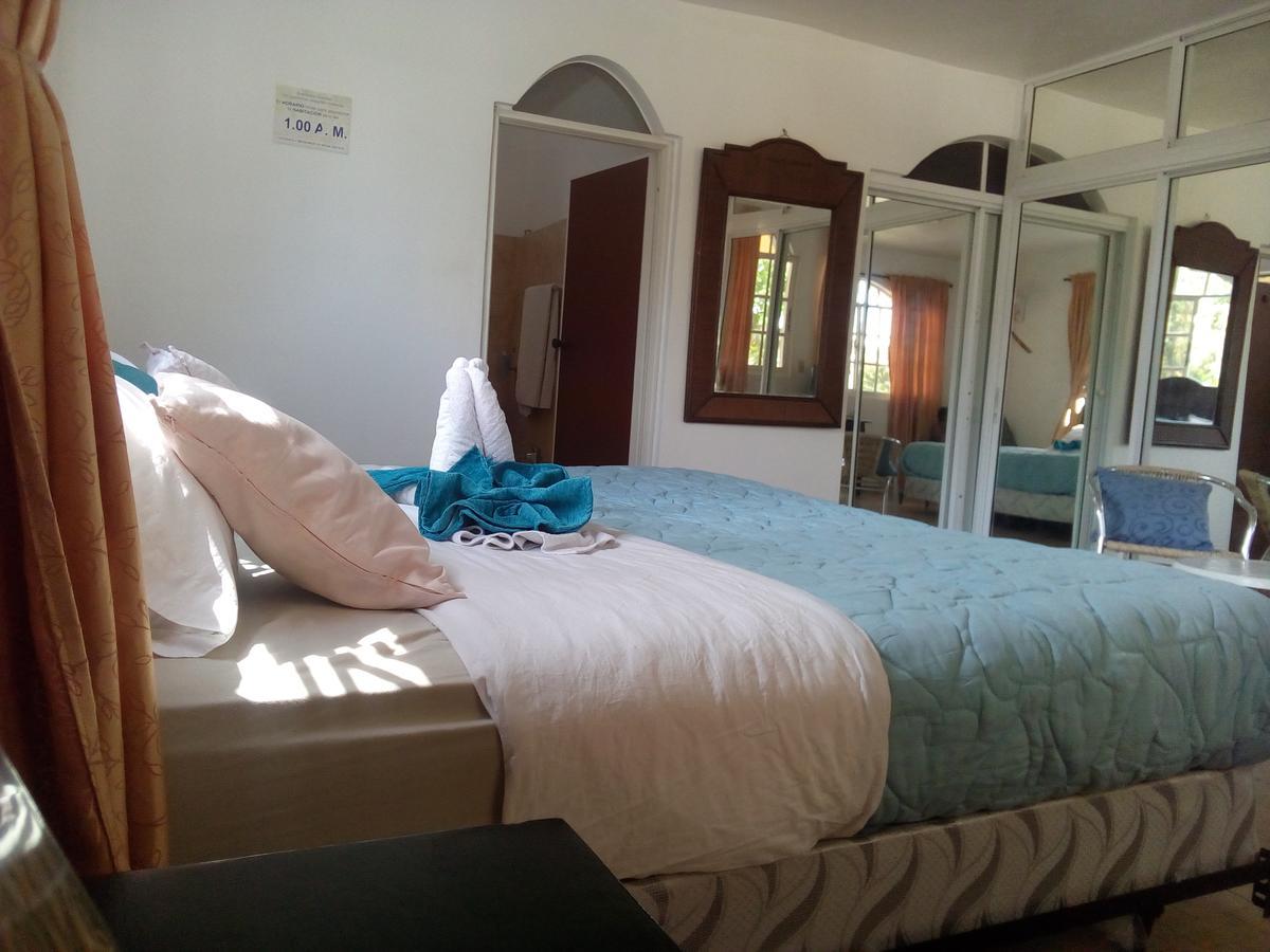 Hotel El Viejo Pirata Boca de Yuma エクステリア 写真